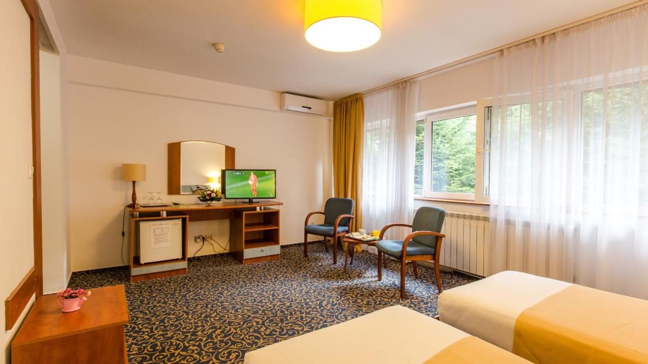 Отель Hotel Herastrau Бухарест-26