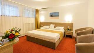 Отель Hotel Herastrau Бухарест Двухместный номер бизнес-класса с 1 кроватью или 2 отдельными кроватями-2