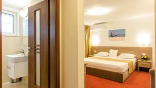 Отель Hotel Herastrau Бухарест Двухместный номер бизнес-класса с 1 кроватью или 2 отдельными кроватями-4
